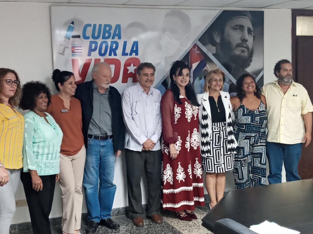 🇧🇷🤝🇨🇺| En  el <a href="/MINSAPCuba/">Ministerio de Salud Pública de Cuba</a> intercambiaron hoy  <a href="/TaniaMCruzHdez/">Dra.Tania Margarita Cruz Hernández</a> y  Joao Pedro Stedeli, Director Nacional del Movimiento de los Trabajadores Rurales sin Tierra (MST) de Brasil.

📌Encuentro que fortalece los lazos de solidaridad y amistad entre ambos pueblos. 

#CubaNoEstáSola