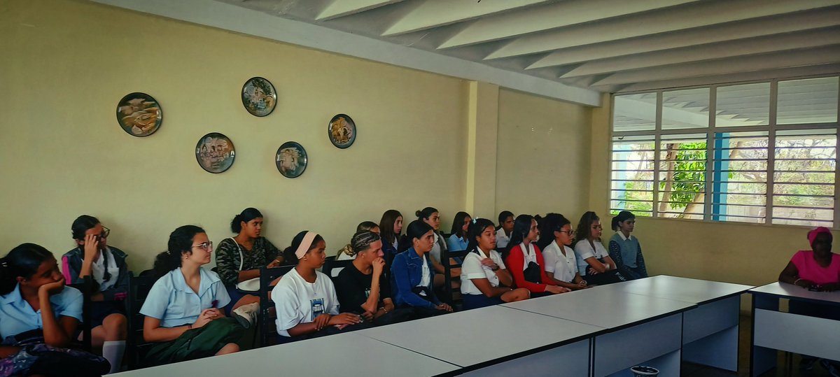MJMMatanzas's tweet photo. 🇨🇺✍️❤️| La historia se escribe con la fuerza de los jóvenes que asumen su tiempo.
💙 El #MJMMatanzas dice presente en el Bastión Estudiantil de la #FEEMMatancera, convencidos de que la preparación para la defensa de la Patria es también un acto de cultura y amor. https://t.co/qM1bngC0XZ