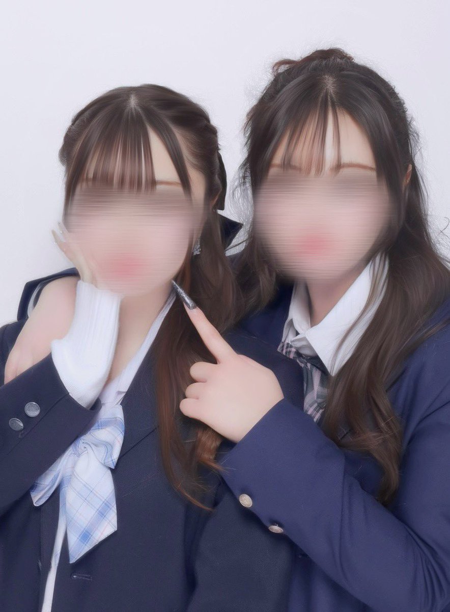 __ya6x's tweet photo. 卒業式しちゃいました⭐️
高校入って色んなことあったけどこの3年間ちょーちょー楽しかった‼️
離れてもめちゃ遊ぼうт т https://t.co/ebyWH8RYmP