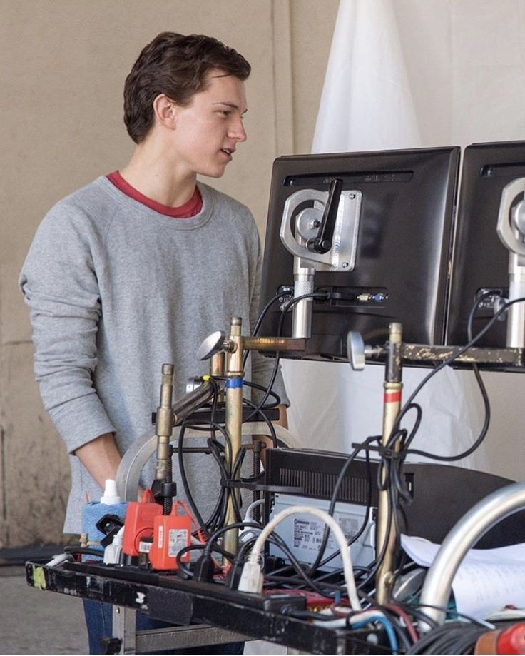 Tom Holland Daily ☆ tweet media