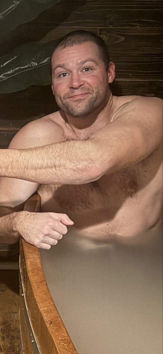 JoshuaSrobinson's tweet photo. @DonnieDoesWorld @RonnyDoitche @danabeers I mean this is the best way possible to @RonnyDoitche, why does he look like @StoolMintzy if he actually had to earn his way in life and wasn’t just a freeloader? https://t.co/xrvdG2AJ5c