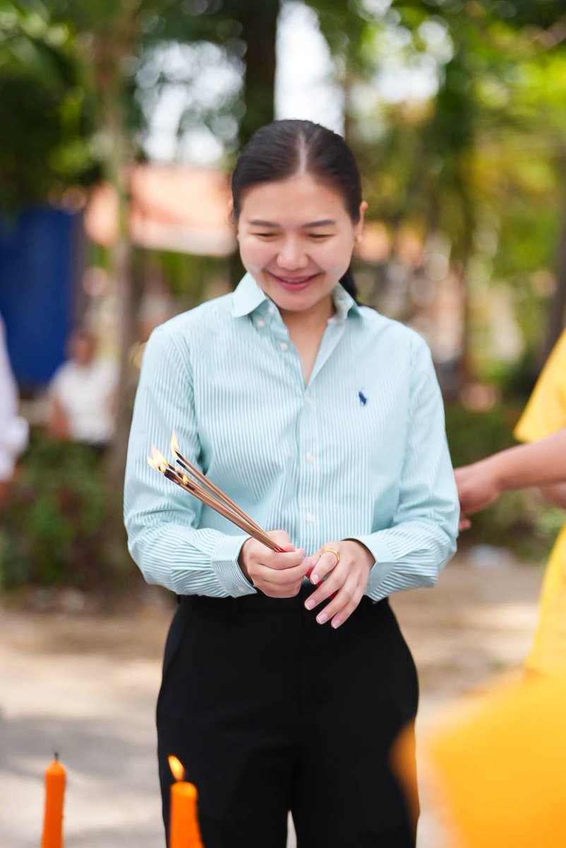 พลอย tweet media