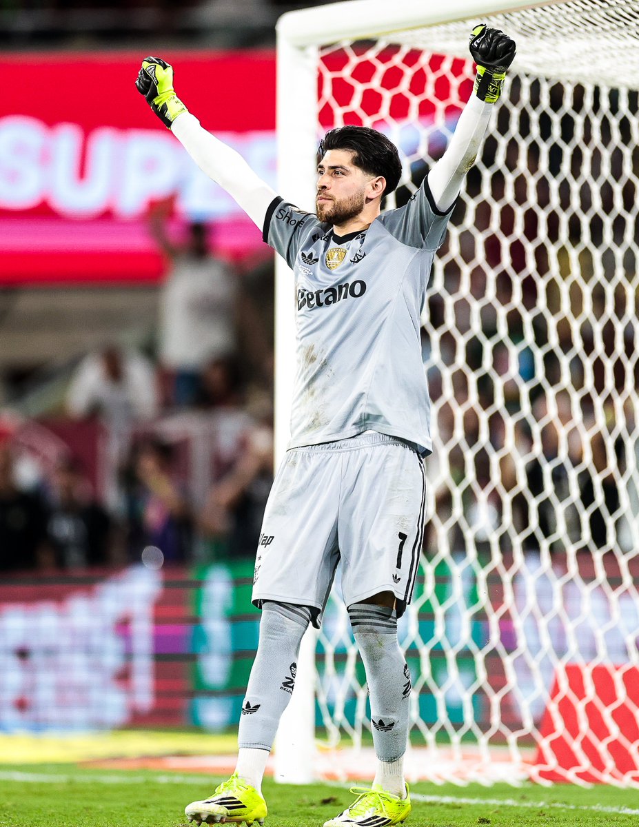 futebol_info's tweet photo. Rossi é o goleiro com mais jogos sem sofrer gol no Brasileirão desde a sua estreia pelo Flamengo:

1. Rossi (35)
2. Fábio (34)
3. Weverton (32)
4. Rafael (30)

🗞️ @R10Score 
📸 Gilvan de Souza/CRF https://t.co/tU2mBhACUz