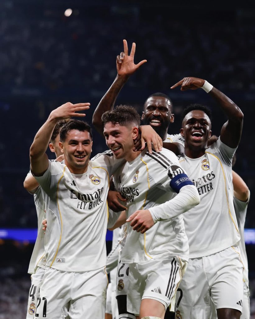 dembelacho's tweet photo. ¡Ningún aficionado del Real Madrid pasará sin darle un "me gusta" a esta foto de Fede Valverde! https://t.co/0dtcUpRZse