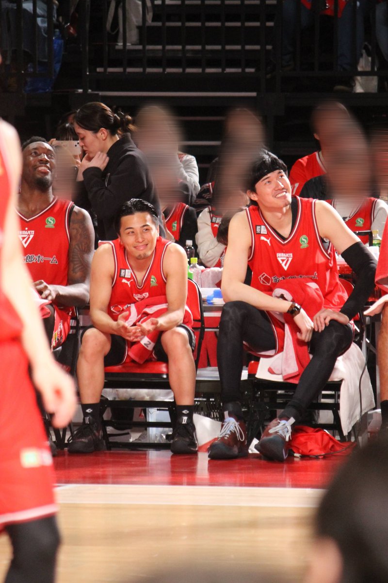 💫2026.3.11 vs秋田ノーザンハピネッツ

こたろーのスリーが決まってベンチ座ってからもずっとニコニコな先輩達✨

#千葉ジェッツ