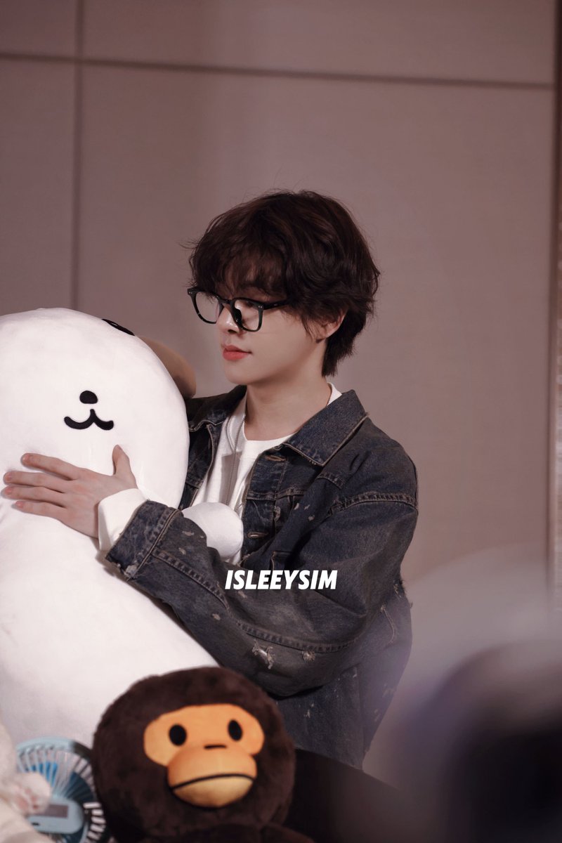isleeysim's tweet photo. always with you🫳🦮 https://t.co/r09UbqmaSL