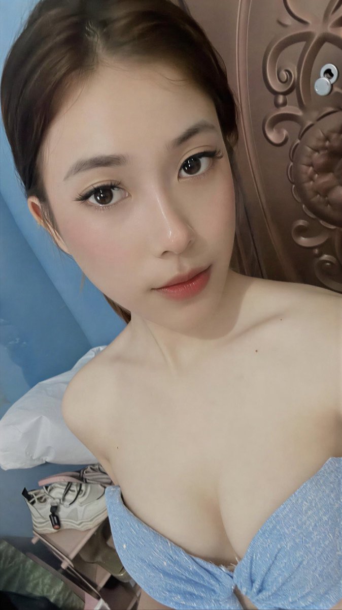 Emma phat tweet media