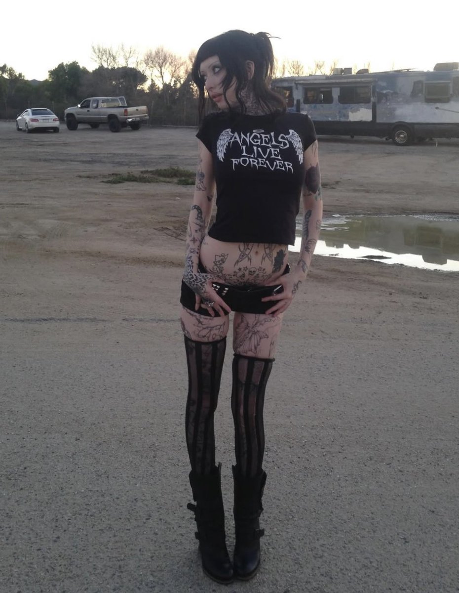 ✯☠︎︎✯ (@xx_gloomgirl_xx) on Twitter photo 