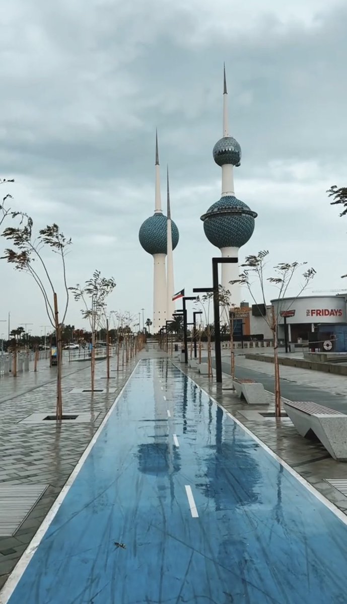 اللهم مع نزول المطر نسألك خيره وخير ما فيه ونعوذ بك من شره وشر ما فيه

اللهم اجعله مطر خير وبركة واغسل به همومنا 

وارزقنا فرجاً قريباً عاجلاً غير آجل واجعل هذا البلد آمناً مطمئناً وسائر بلاد المسلمين