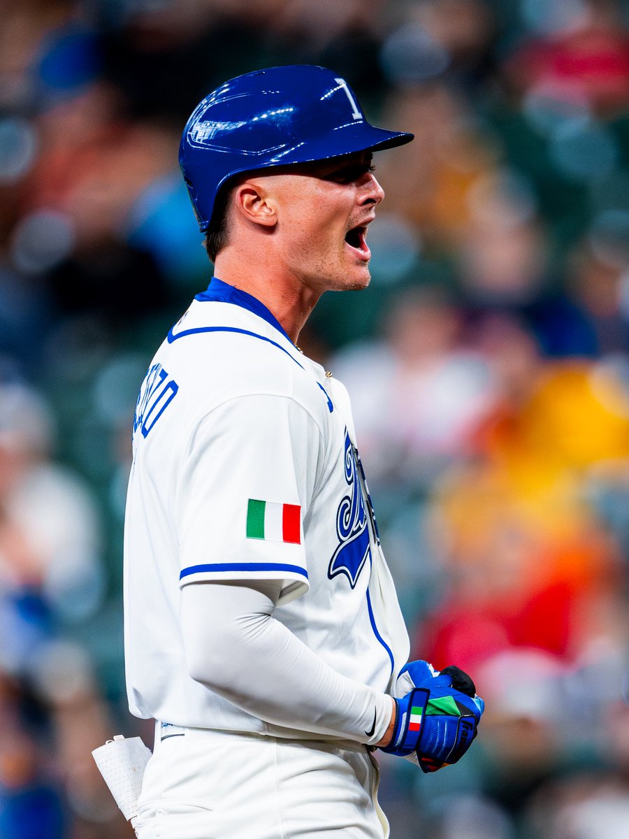 astros's tweet photo. Viva l’Italia! 🇮🇹

Congratulations to Zach Dezenzo and Team Italy on moving on to the @WBCBaseball Quarterfinals! https://t.co/Y2bKcWJvPL