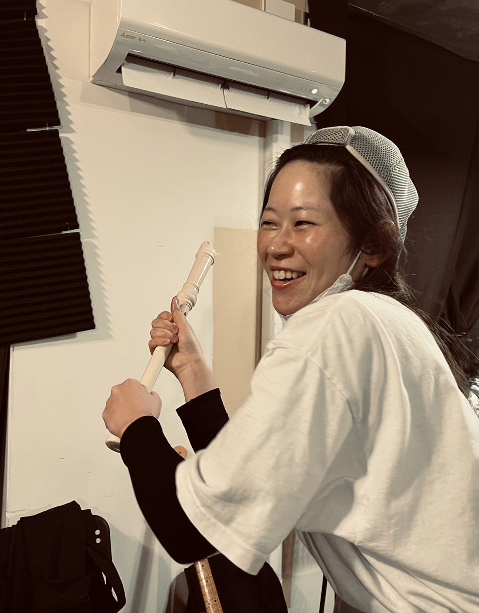 『令和Ｘ年のリア王』の稽古場より〜

＼休憩中の1コマ／

チケット予約はこちらから👇
gikyokugumi.corich.co/reiwa-ria/comm…

▶シェイクスピア四大悲劇最終章
▶︎吉祥寺シアター
▶日時
2026年3月27日(金)　18:30
3月28日(土)　14:00
3月29日(日)　14:00
3月30日(月)　14:00

#戯曲組
#吉祥寺シアター
