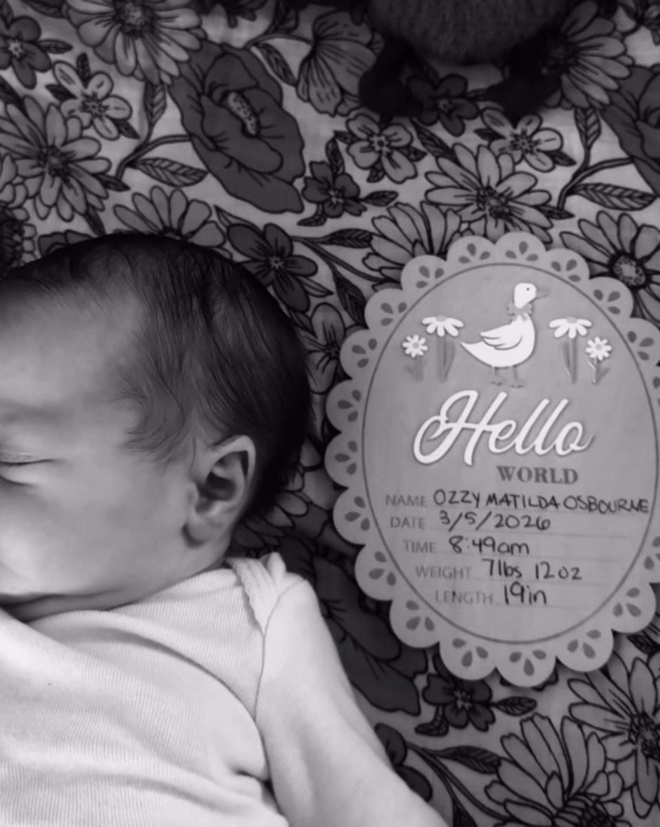 StereoBuzzX's tweet photo. Jack Osbourne &amp; his wife, Aree, have named their newborn daughter “Ozzy,” in honour of her late grandfather ❤️🙏

Little Ozzy Matilda Osbourne was born on March 5, weighing 7 lb 12 oz. 

Her namesake, rock legend Ozzy Osbourne, died last July at 76 🕊️ https://t.co/bXABG7KZg8