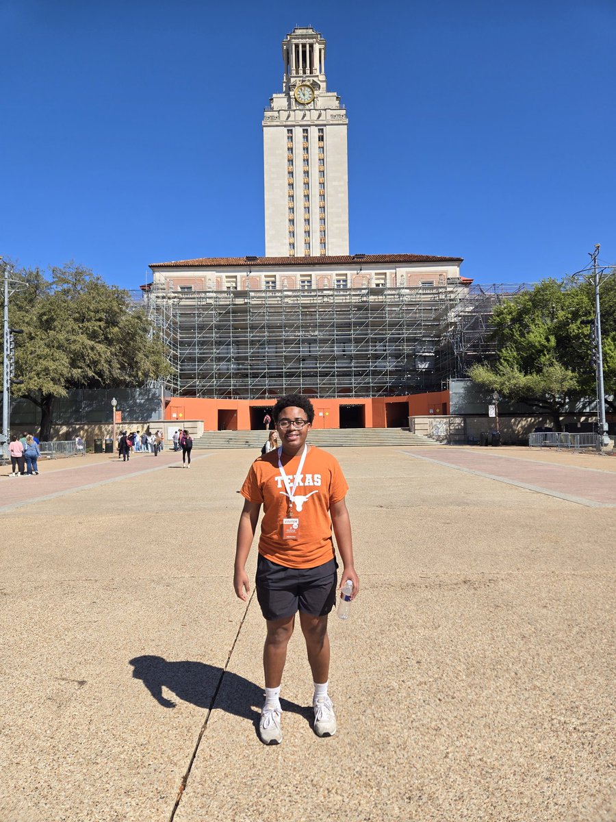 SNikkiVaughan's tweet photo. My 🧡🤍🧡🤍 can not take it... #UT30 here Dylen comes!! Today's visit was soooo surreal🥹 I did not know happy and sad could really coexist in a moment like this! @UTAustin https://t.co/R4HyszK5pU