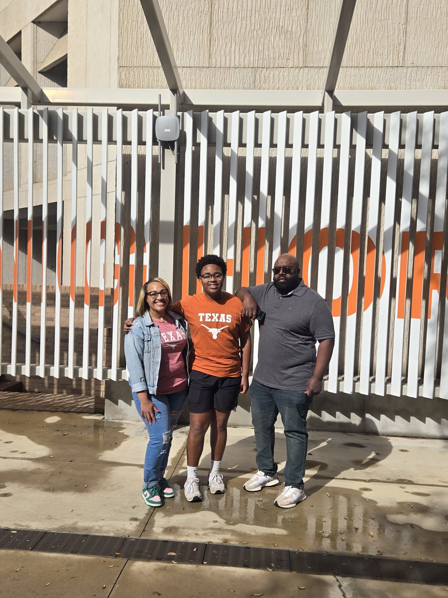 SNikkiVaughan's tweet photo. My 🧡🤍🧡🤍 can not take it... #UT30 here Dylen comes!! Today's visit was soooo surreal🥹 I did not know happy and sad could really coexist in a moment like this! @UTAustin https://t.co/R4HyszK5pU
