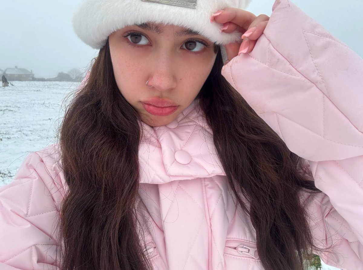 PrettyAnnnaaa's tweet photo. if u fall inlove in 3 days, hmu u my type https://t.co/ysw1oCvoA7