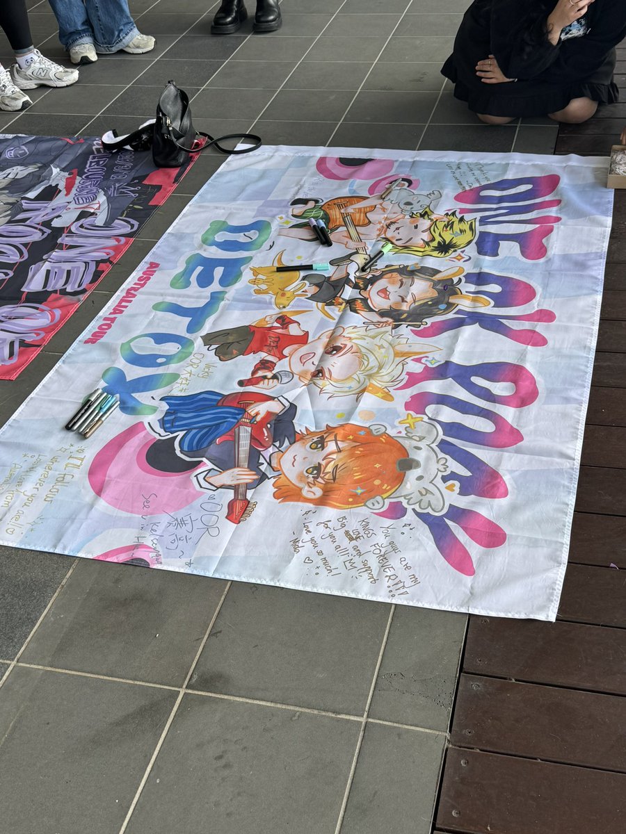 SHIITAOORer's tweet image. VIP入り口の近くで横断幕やってます！！！

ぜひ来てください！！！

#ONEOKROCK
#ワンオク
#DETOX
#Melbourne