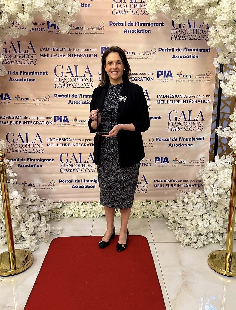 AJEFA's tweet photo. 🏆 Fiers ! Notre directrice Maria Vigneault a remis le prix Alliée des droits de la femme à Me Bianca Kratt, KC au Gala Célèbr’ELLES du PIA. ⚖️💙
Bravo Bianca !
👉 https://t.co/r0jKkUf0yS
#AJEFA #GalaCélébrELLES #DroitsDesFemmes #FrancophonieAlberta #yeg https://t.co/Gnbowi5wNe
