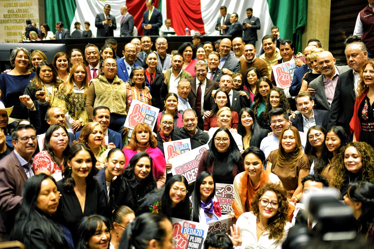 JessicaCis1985's tweet photo. Mi voto hoy fue a favor de la Reforma Electoral, impulsado por la convicción de que una transformación verdadera debe priorizar al pueblo y no a los privilegios. 
Aunque hoy no se logró la aprobación, seguimos firmes en nuestra determinación de avanzar hacia una democracia más representativa y un sistema que atienda las necesidades ciudadanas. 
Expreso mi respaldo a la presidenta Claudia Sheinbaum Pardo, sabiendo que este proyecto de transformación sigue adelante pese a los obstáculos. Continuaremos trabajando por el Plan B y defendiendo cada avance en favor de México.  #ReformaElectoral @Claudiashein