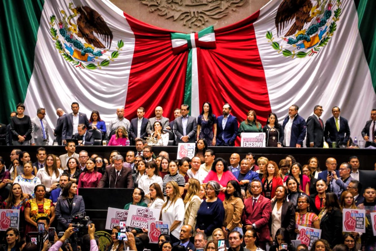 JessicaCis1985's tweet photo. Mi voto hoy fue a favor de la Reforma Electoral, impulsado por la convicción de que una transformación verdadera debe priorizar al pueblo y no a los privilegios. 
Aunque hoy no se logró la aprobación, seguimos firmes en nuestra determinación de avanzar hacia una democracia más representativa y un sistema que atienda las necesidades ciudadanas. 
Expreso mi respaldo a la presidenta Claudia Sheinbaum Pardo, sabiendo que este proyecto de transformación sigue adelante pese a los obstáculos. Continuaremos trabajando por el Plan B y defendiendo cada avance en favor de México.  #ReformaElectoral @Claudiashein