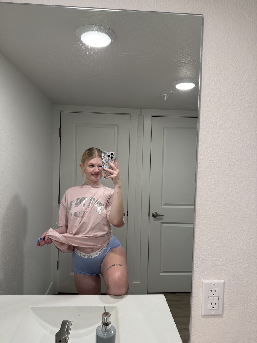 izzy 💕 tweet media