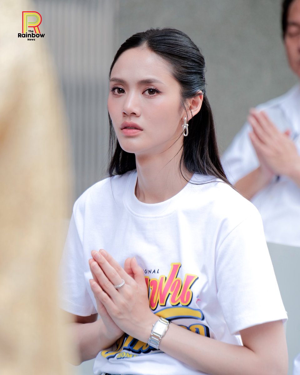 RainbowNewsent's tweet photo. "ลูกหมี ปัญญาพัชร" ร่วมพิธีบวงสรวงซีรีส์ “Hometown Roman คุณแฟนบ้านนอก” 🌾👩🏻‍🌾

Worship Hometown Romance

#บวงสรวงคุณแฟนบ้านนอก 
#LookmheePunyapat
#LMSY #ลูกหมีซอนญ่า https://t.co/e4gQiLi0T1