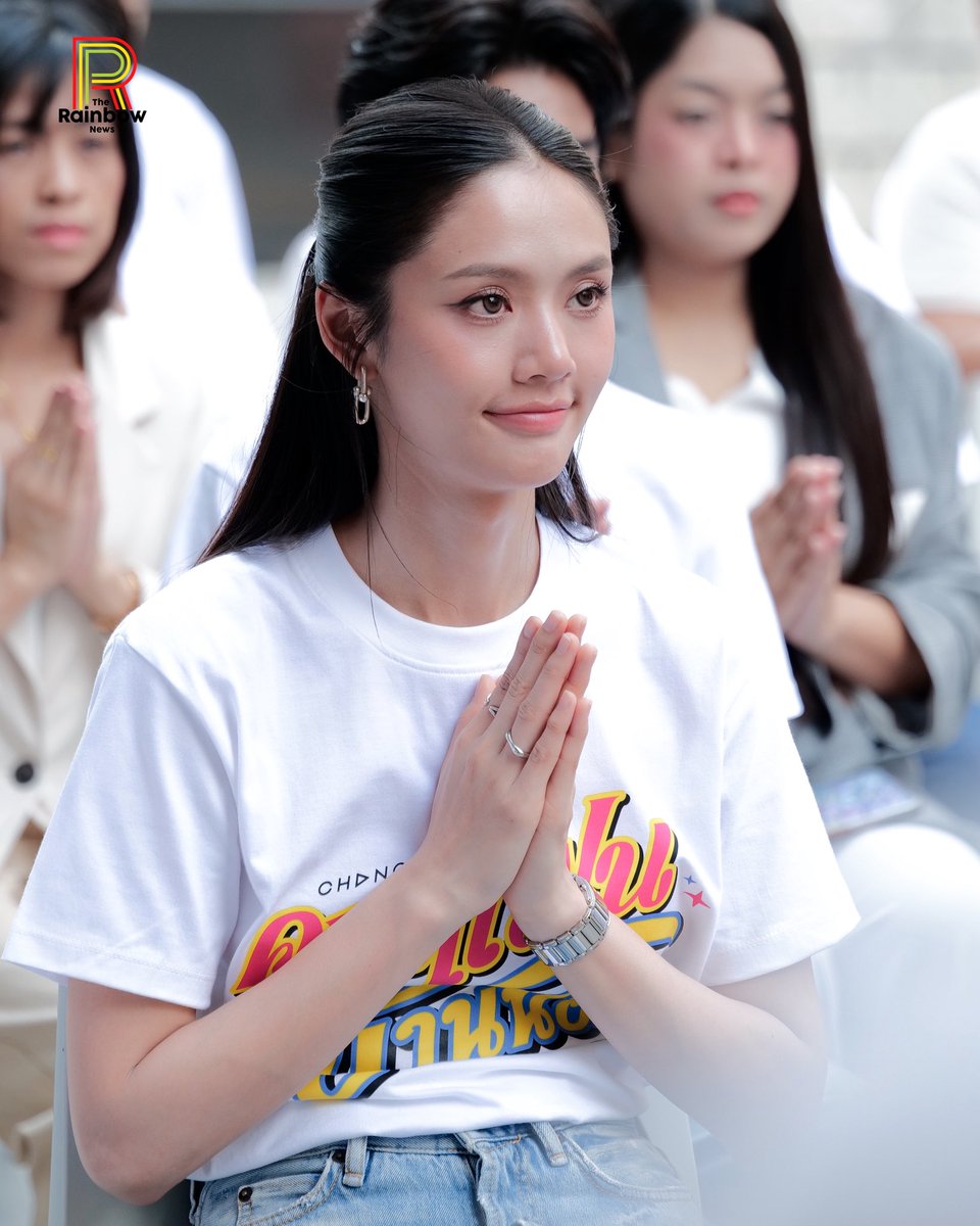 RainbowNewsent's tweet photo. "ลูกหมี ปัญญาพัชร" ร่วมพิธีบวงสรวงซีรีส์ “Hometown Roman คุณแฟนบ้านนอก” 🌾👩🏻‍🌾

Worship Hometown Romance

#บวงสรวงคุณแฟนบ้านนอก 
#LookmheePunyapat
#LMSY #ลูกหมีซอนญ่า https://t.co/e4gQiLi0T1
