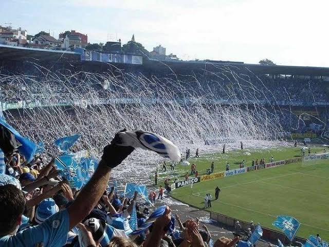 Flamengo igualar o Grêmio de 2008/2009 é algo gigante

Parece besteira, mas quem viveu sabe como era quase impossível vencer no estádio Olímpico

Flamengo está invicto em casa a 25 jogos. Top-10 maiores sequências na história no Brasileirão 

O próprio Flamengo é o maior exemplo