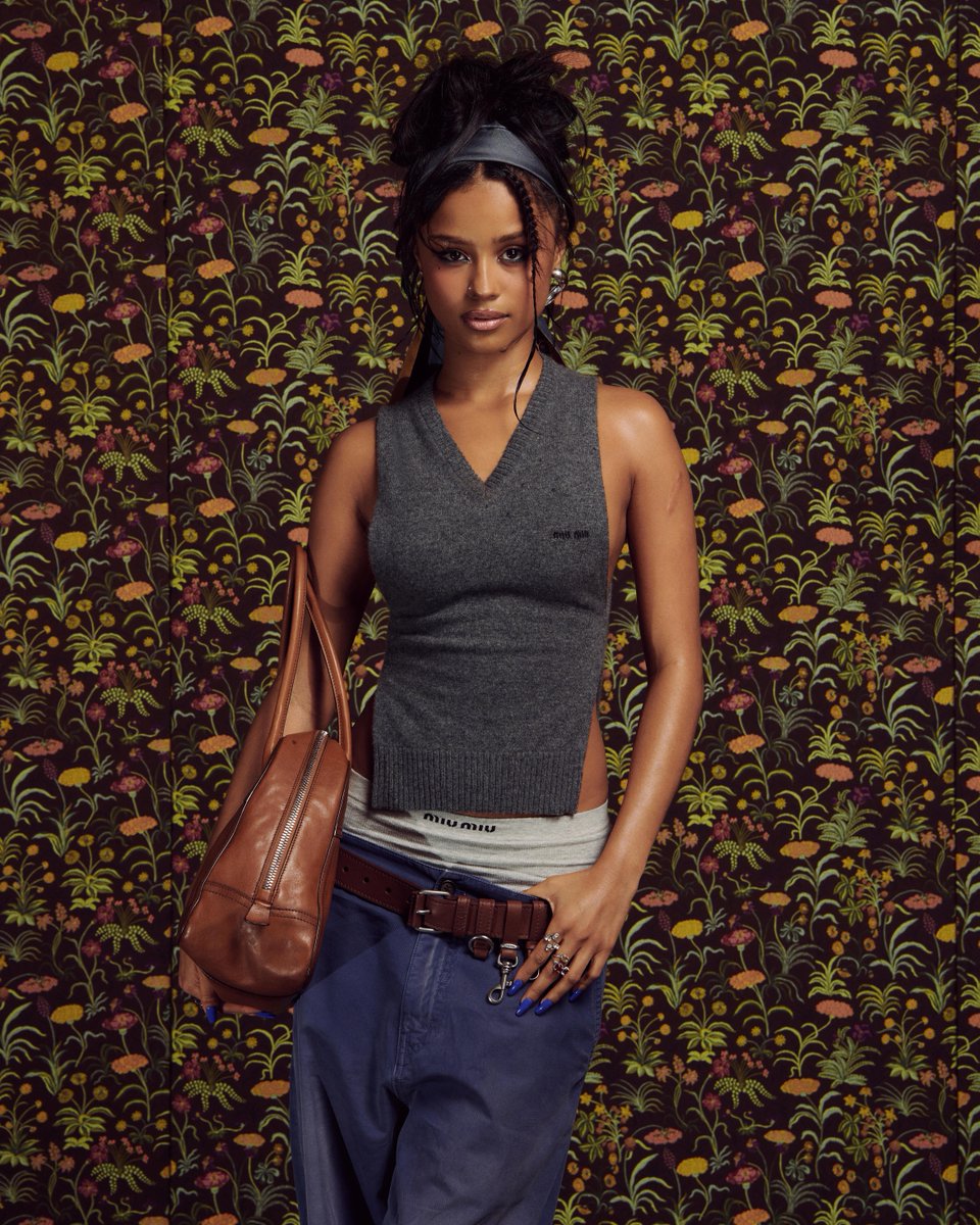 タイラ（TYLA）が、パリで開催されたミウッチャ・プラダによる #ミュウミュウ 2026年秋冬ファッションショーに出席しました。

#MiuMiuClub
#MiuMiuFW26