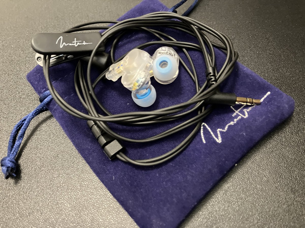 あずくま tweet media