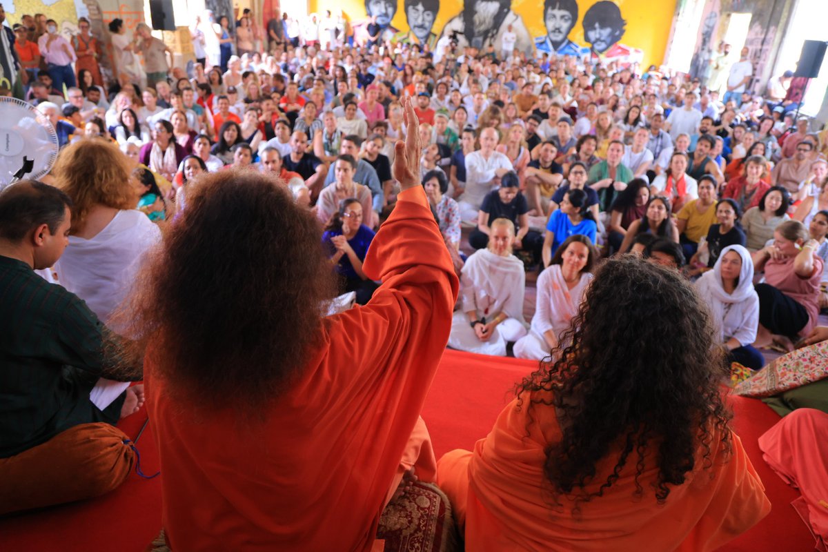 ParmarthNiketan's tweet photo. When the mind becomes steady in meditation, all boundaries dissolve and humanity truly becomes one family. This is the essence of India’s Sanatan wisdom.
The #MaharishiMaheshYogi Ashram in Rishikesh is not just a place, but a powerful center of meditation, peace, and global consciousness.
In the 1970s, the spiritual energy flowing from here helped unite Eastern and Western cultures. 🕉️🌍

#Rishikesh #MaharishiMaheshYogi #TheBeatles #Meditation #TranscendentalMeditation #SanatanDharma #SpiritualIndia #Yoga #VasudhaivaKutumbakam #IncredibleIndia