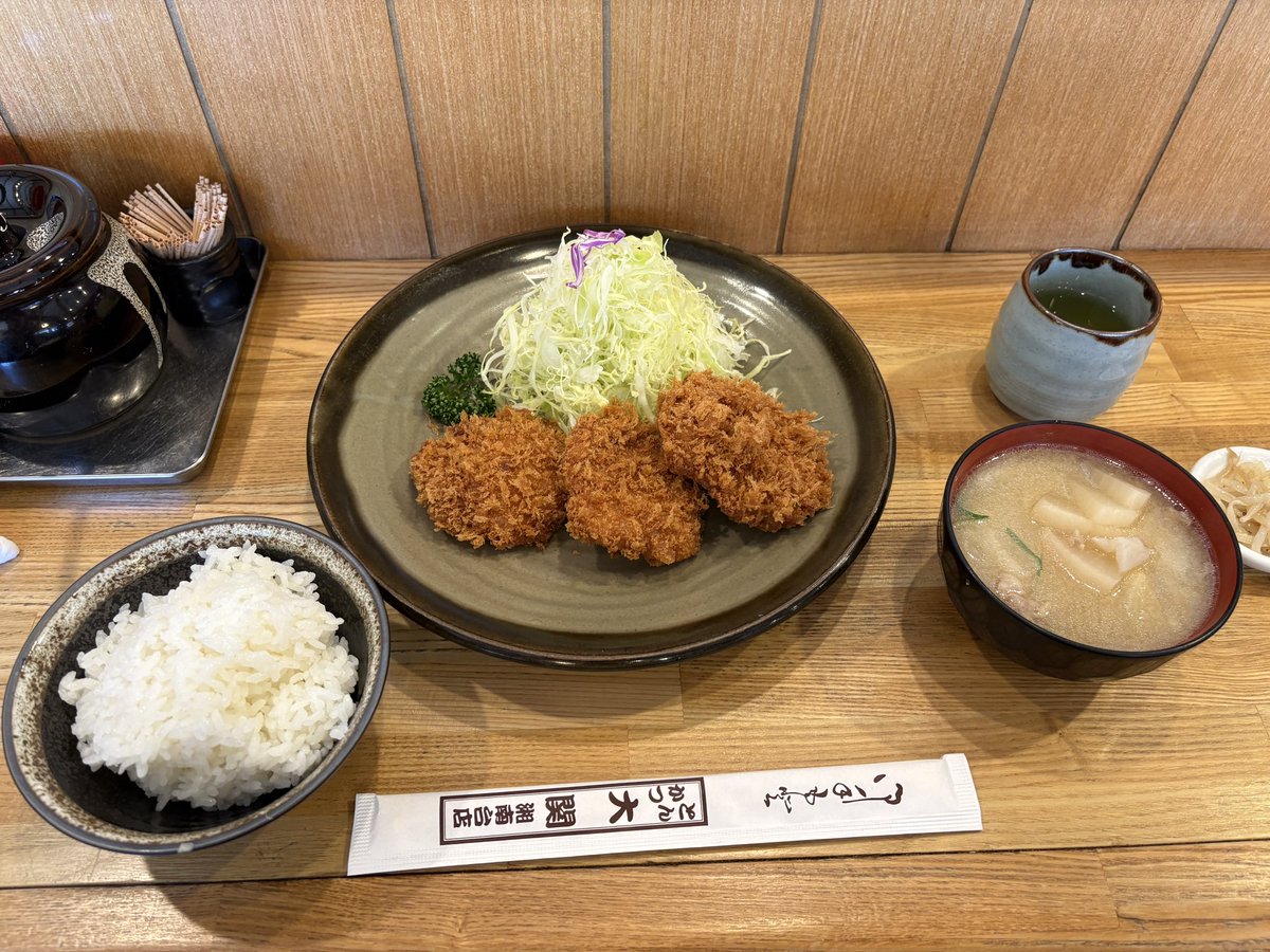C55Benz's tweet photo. 20年以上前に本店に何度か通わせていただきました。なかなか行く機会なく、メニューが定食表記ではなくなっていましたが変わらない美味しさ、揚げる油もいい感じ。胃に優しい。 https://t.co/bkDVQITxAU