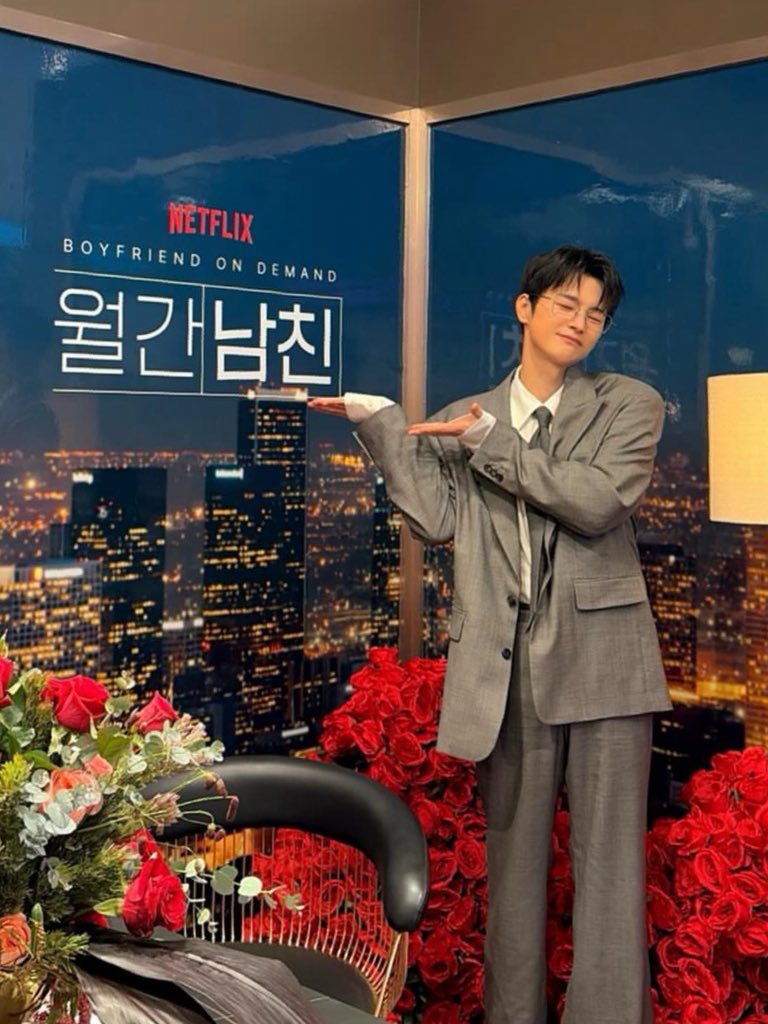 今回相手がジスじゃなかったらどうだったろうか🤔
次のドラマでもフォロワーが増えたら
グクも世界のソイングクになったって事だね👍
『明日も出勤』のキャラは似た様な男だけど
また違った雰囲気で演じるんだろうな😆❣️
相手役はアイドルじゃない方がいいわ😂(個人的に)
#서인국　#ソイングク