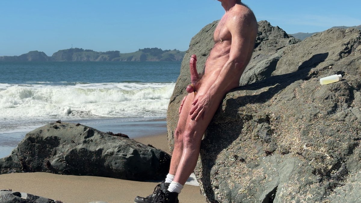 punkninexxx's tweet photo. Rock hard dick points straight up to the sky. #teambigdick #teamexhib #暴露 #野裸 #wildnaked #大屌 https://t.co/AAtHFNHXcs