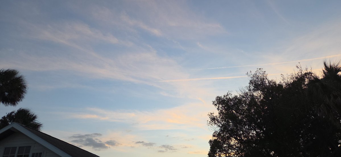 WorldFamousMom's tweet image. 3/11/26 #sunset #DaytonaBeach #weathermodification #chemtrails