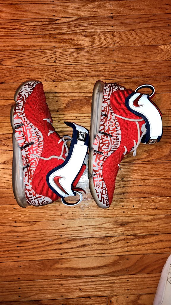 k5grizzly's tweet photo. Graffiti. #WDYWT #kotd #sneakerhead #SNKRS #snkrculture #kickstagram #kicks #sneakersaddict #snearkercon #twittersneakers #foamposite #LeBron https://t.co/8ewjAhR3Uu