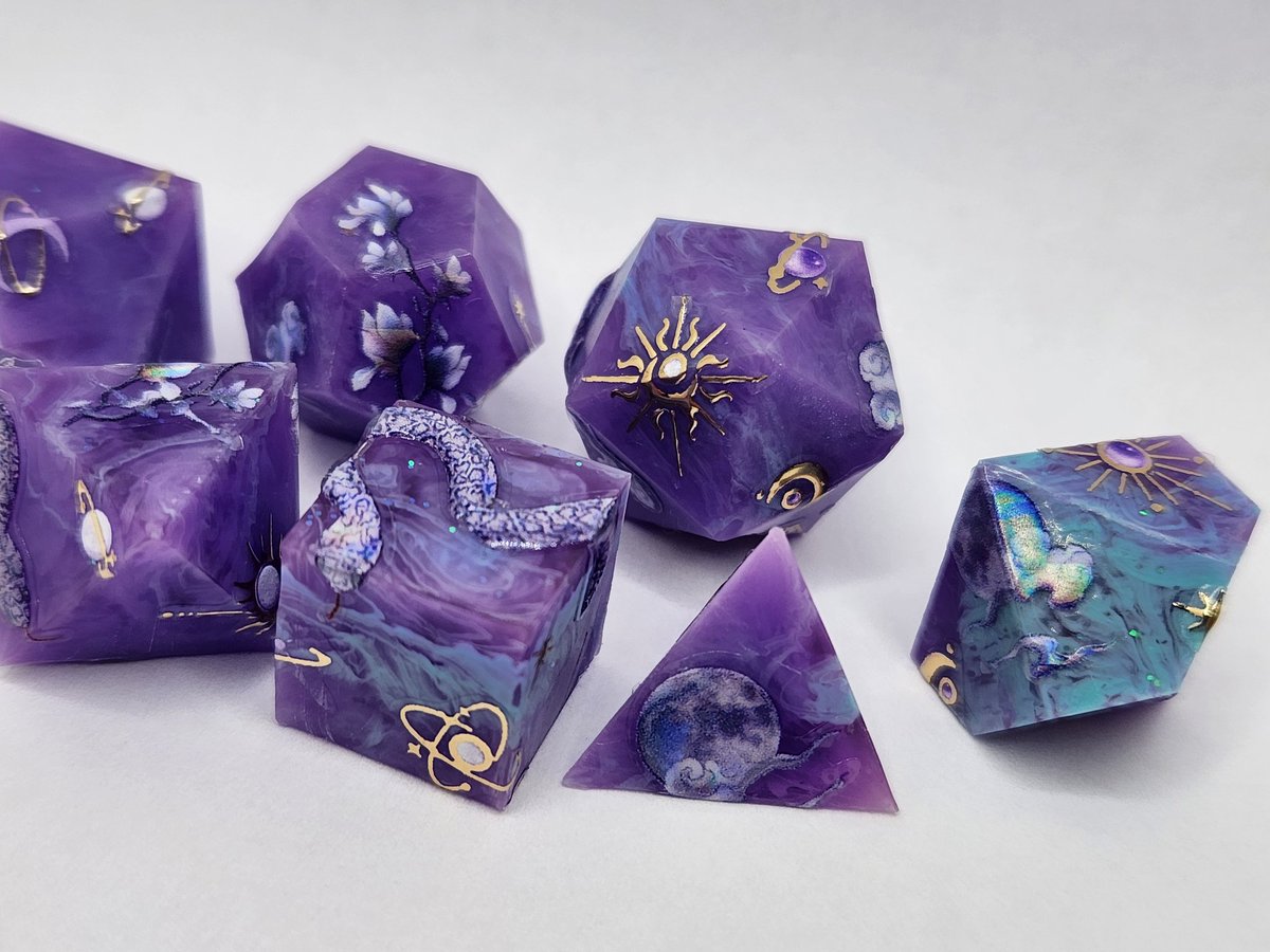 First shot at a Mollymauk inspired Dice Set
Feel free to tell me any changes!
#dnd #ttrpg #handmadedice #dice #dungeonsanddragons