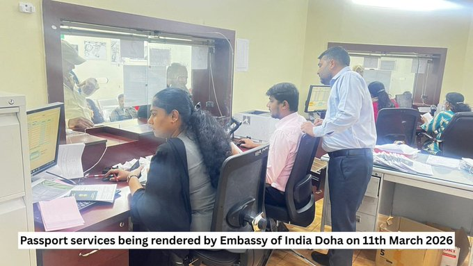 airnews_mumbai's tweet image. #कतारमध्ये अडकलेल्या भारतीयांच्या सुरक्षिततेसाठी केंद्र सरकार सज्ज!

कतारमधील भारतीय दूतावासाने दिलेल्या माहितीनुसार,काल रात्री ५०० हून अधिक भारतीय मायदेशी परतले आहेत.आज नवी दिल्ली आणि मुंबईसाठी आणखी २ विशेष विमाने रवाना होणार आहेत. 

 #EmbassyOfIndia #IndiaInQatar #SafetyFirst