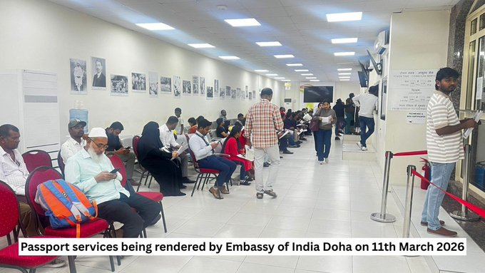 airnews_mumbai's tweet image. #कतारमध्ये अडकलेल्या भारतीयांच्या सुरक्षिततेसाठी केंद्र सरकार सज्ज!

कतारमधील भारतीय दूतावासाने दिलेल्या माहितीनुसार,काल रात्री ५०० हून अधिक भारतीय मायदेशी परतले आहेत.आज नवी दिल्ली आणि मुंबईसाठी आणखी २ विशेष विमाने रवाना होणार आहेत. 

 #EmbassyOfIndia #IndiaInQatar #SafetyFirst