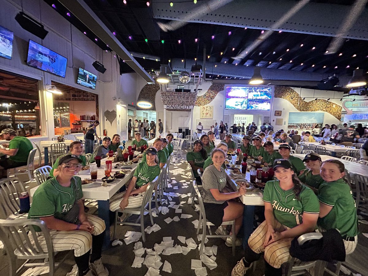 GreenHillHighSB's tweet photo. Day 3!

4 games, 4 wins. Undefeated going into the championship against Walker Valley— and capped off a 2025 Class 4A State Championship rematch game with a 3-1 win to seal the deal on going 10-0 on the week! Ended the night with a team meal at the Hangout. 💚

#Team6 #SoWeGo https://t.co/7cwqloE1ZZ