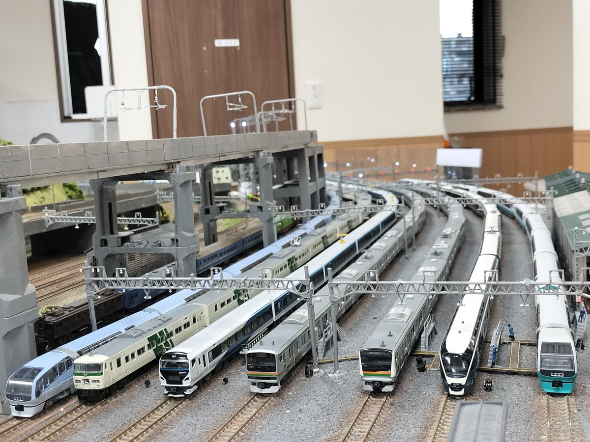 mac_yosshi's tweet photo. 先月の鉄分
Nゲージプラザ小田原
在来線集合写真
#鉄道模型 #レンタルレイアウト #神奈川 #鴨宮駅 #Nゲージ
JR東日本東海道線特集 終
#185系 #E257 #E233 #E217 #E261 #113系 #211系 #E231
#251系 #踊り子 #ブルートレイン
#EF65 #24系 #あさかぜ
#313系 #315系 #113系
#EF210 #コンテナ #貨物 https://t.co/ZlDVu2PNzO