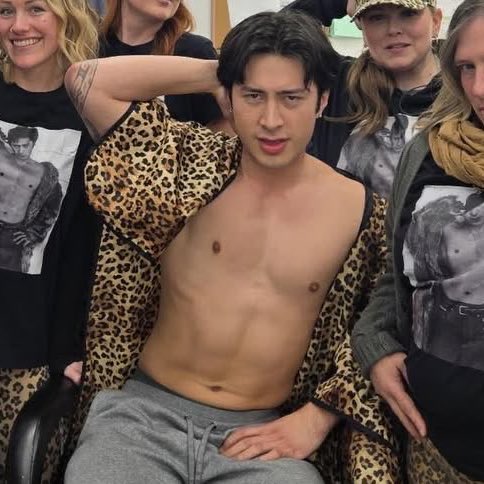 elcorsadehudson's tweet photo. los pibes se matan en el gimnasio y a nosotras nos gustan asi un poquito putos https://t.co/wK7LIbgVo2