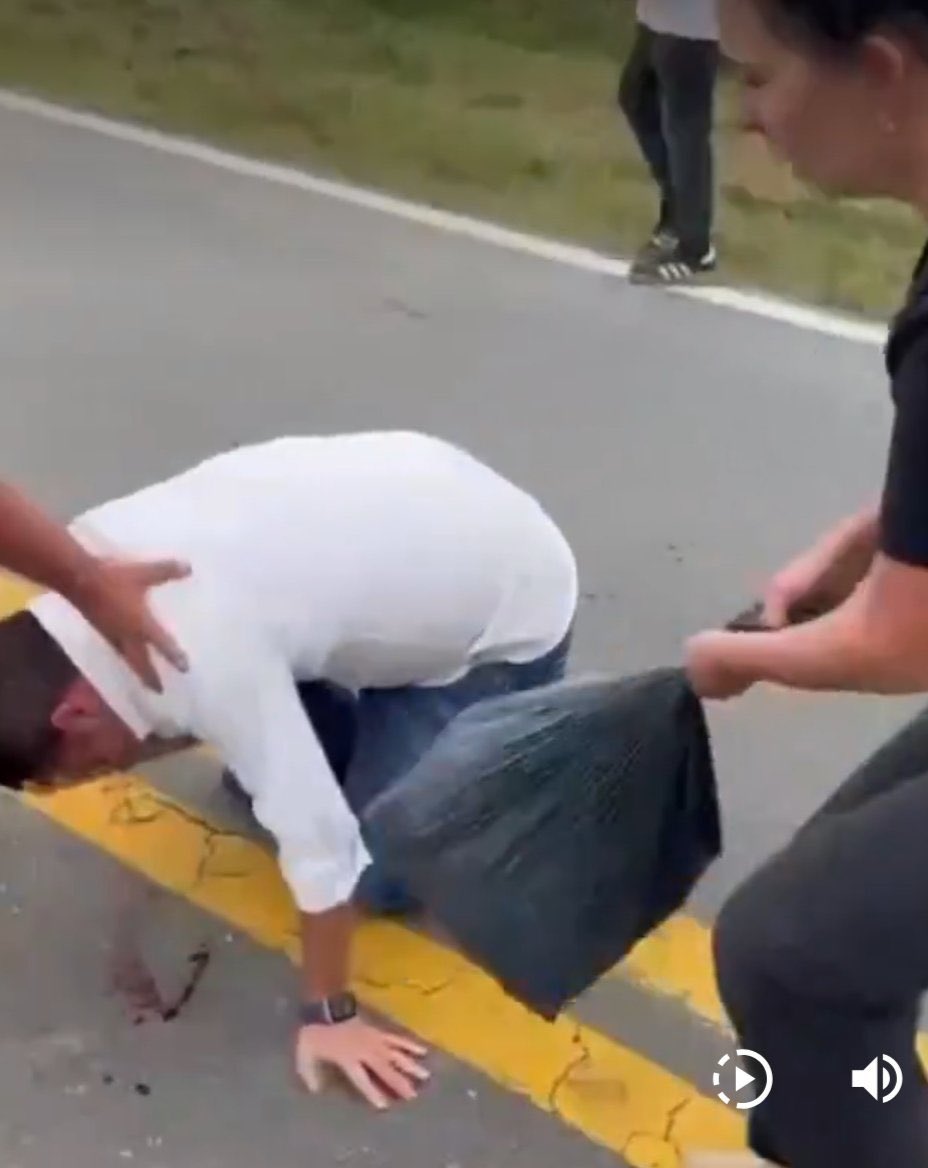 peladodelatv's tweet photo. 🚨 URGENTE: El tipo que le rompió la nariz al diputado de LLA que intentaba enviar ayuda por las inundaciones en Tucumán se llama Marcelo "Pichón" Segura, puntero peronista. Esta vinculado al gobernador y al ministro del Interior de Tucumán, Darío Monteros. Dale like y compartí para que todos conozcan su cara.