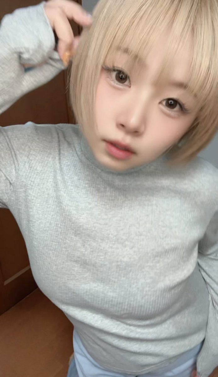 ひなのお昼ステージ始めます💗
見逃さないでね？⸝⸝>  ̫ <⸝⸝✨

dmm.co.jp/live/chat/-/ch…