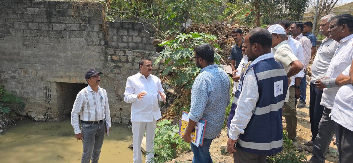 GandhiArekapudi's tweet photo. Inspected the Bheemuni Kunta Lake weir in #Hydernagar Division. Along with former Corporator Narne Srinivasa Rao garu, reviewed the site with officials from GHMC, the Water Board, and the Irrigation Department to oversee maintenance works and progress.
#AskAG #ArekapudiGandhi #PACChairman #Serilingampally