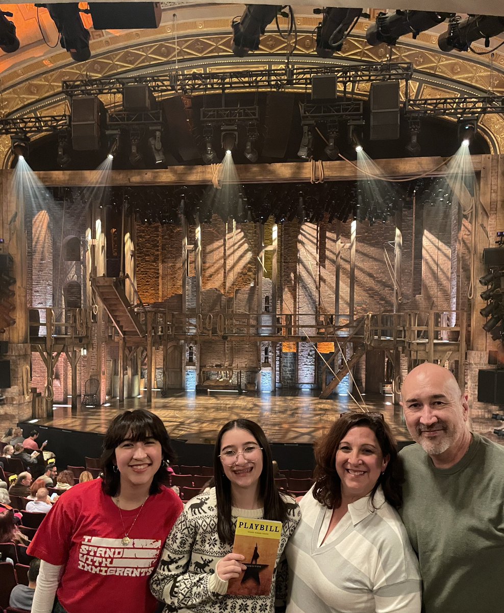 _mrgutierrez's tweet photo. #Hamilton at the Richard Rodgers Theater on Broadway! #4thTime #HistoryHasItsEyesOnYou https://t.co/lTrG0DiRTB
