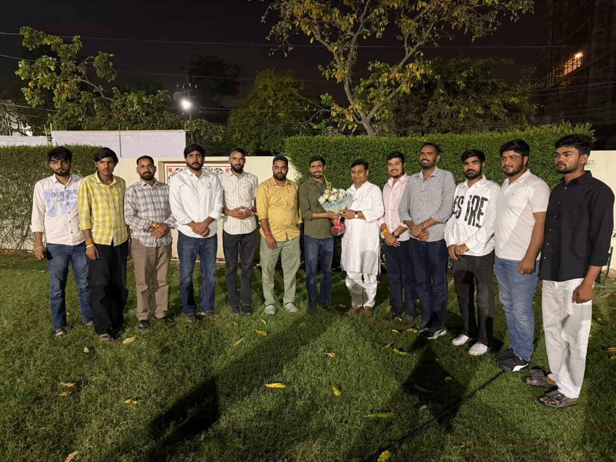 ankushwithrg's tweet photo. राजस्थान प्रदेश कांग्रेस कमेटी के अध्यक्ष श्री गोविन्द सिंह डोटासरा जी से उनके आवास पर NSUI के राष्ट्रीय अध्यक्ष 
विनोद जाखड़ जी के साथ मुलाक़ात कर आशीर्वाद प्राप्त किया।
@GovindDotasra @VinodJakharIN https://t.co/2NDqUJ9QsQ
