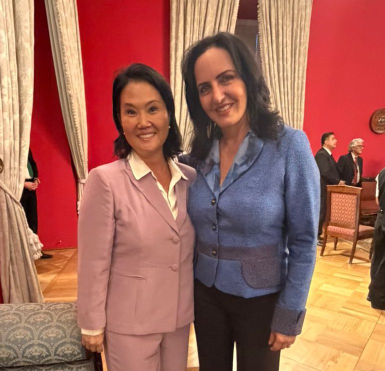 Tuve la oportunidad de conversar con <a href="/KeikoFujimori/">Keiko Fujimori</a>, una mujer valiente hija de otro valiente que desterró al terrorismo del Perú y luego fue víctima de los progresistas que destruyen reputaciones.

¡Qué gusto compartir causas contigo, querida Keiko, pronto harás historia!