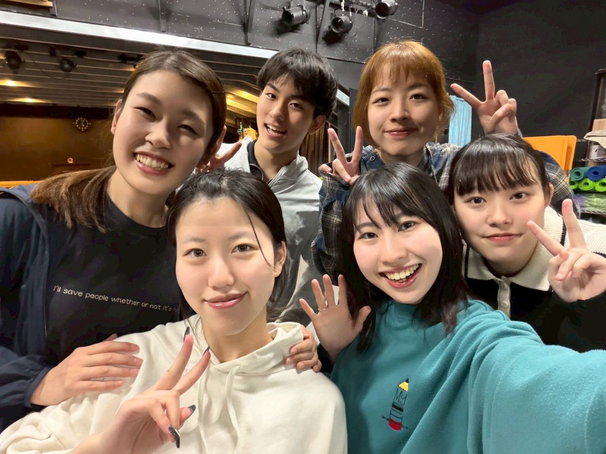 g_mmc's tweet photo. 昨日はダンスレッズの後に外郎売をみんなでしました！
外郎売みなさんご存知ですか？
M.M.Cでは外郎売を歌や踊りも入れて行ってます。
昨日は初めてチャレンジする方も多かったので音取りからしました🎹
#劇団MMC https://t.co/IP7oKKhTcA