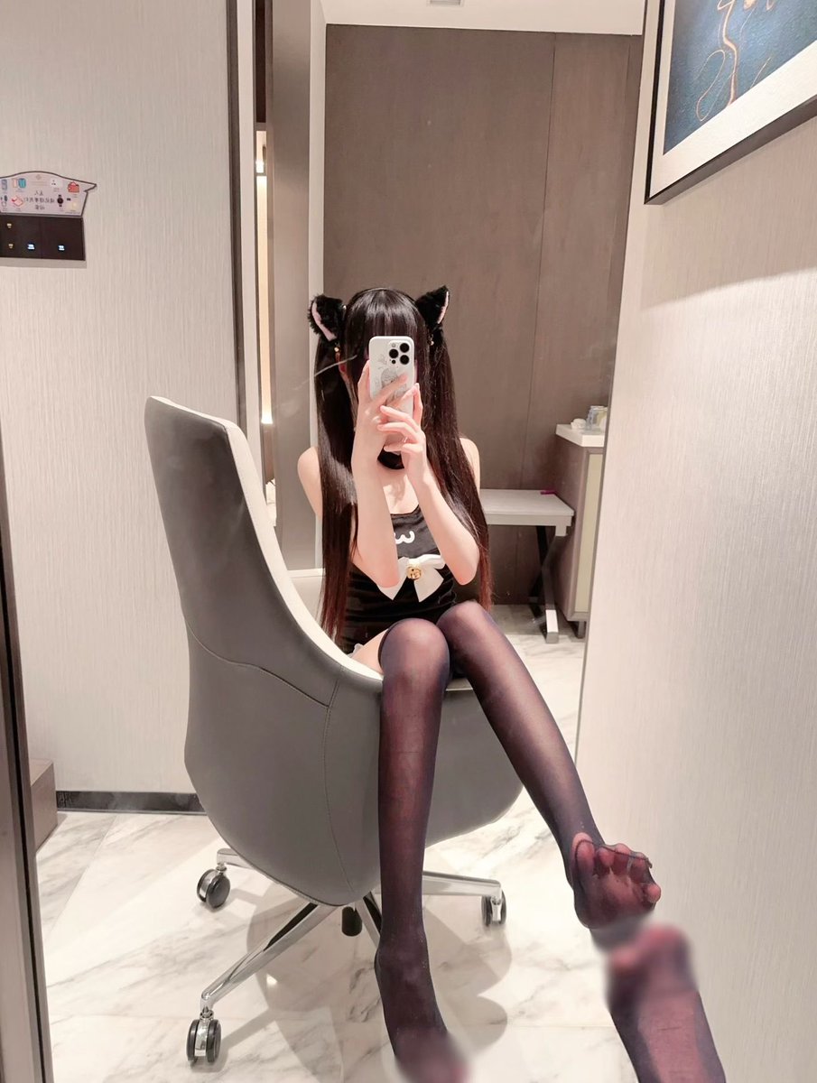哄 tweet media