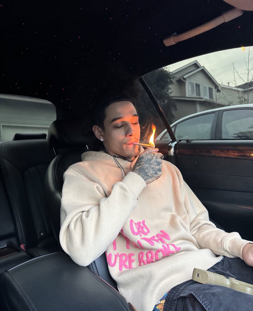 ᴅʀᴇᴀᴍʏ ★ tweet media